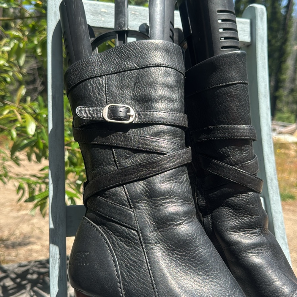 UGG “Carolina” Gorgeous Black Leather Heeled Zip up Boots With Straps size 9! - Picture 7 of 15